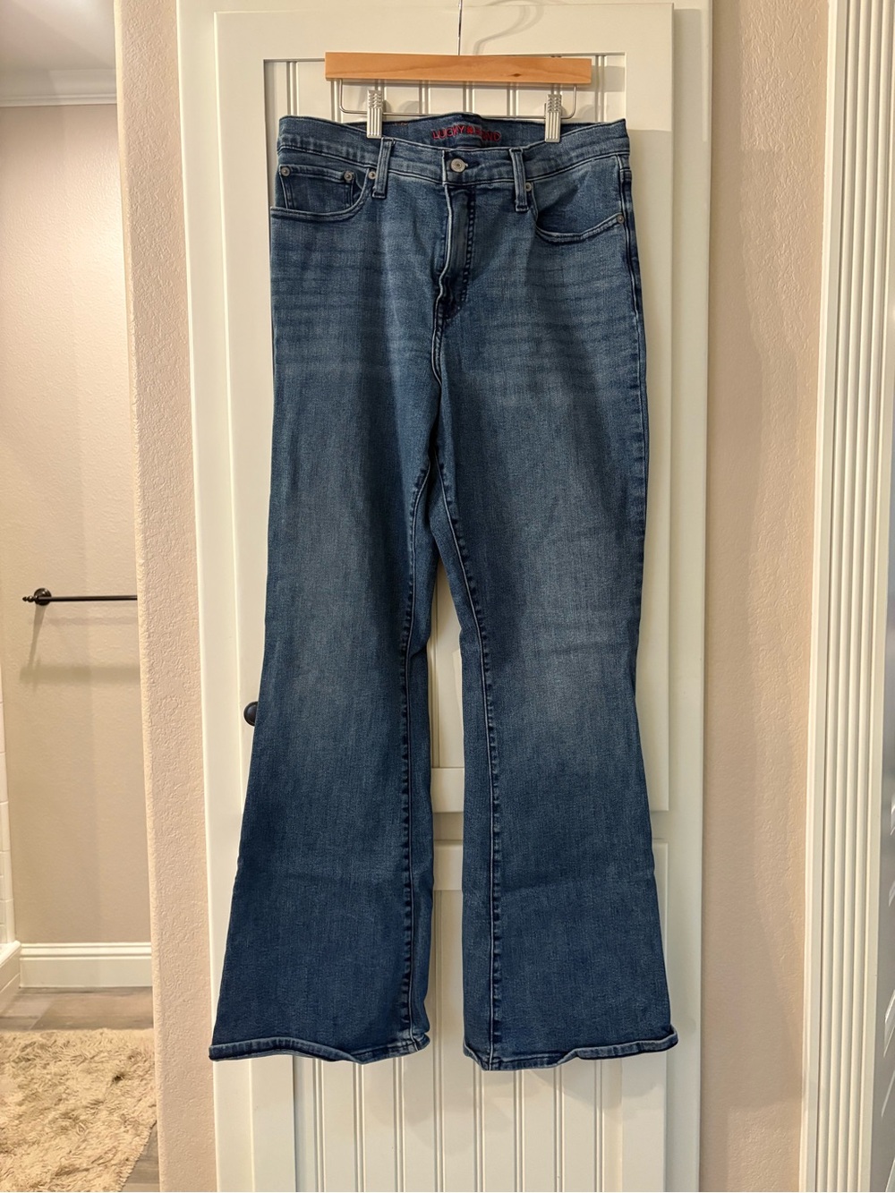 Lucky Brand Women's Flare Jeans in Medium Blue Wash